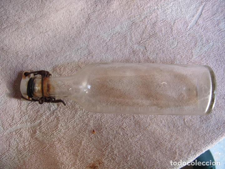 Botellas antiguas: Botella de cristal de agua de cafe - Foto 3
