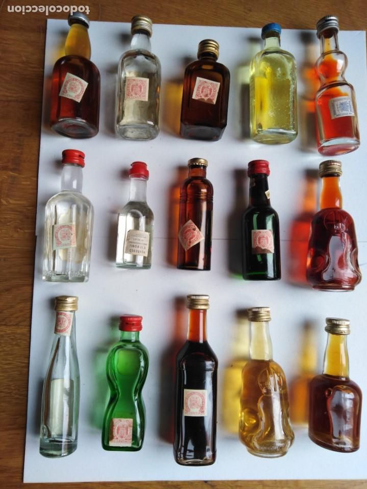 Botellas antiguas: Lote 15 botellas miniatura variadas - Foto 2