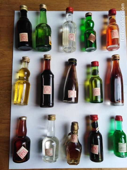 Botellas antiguas: Lote 15 botellas miniatura variadas - Foto 2