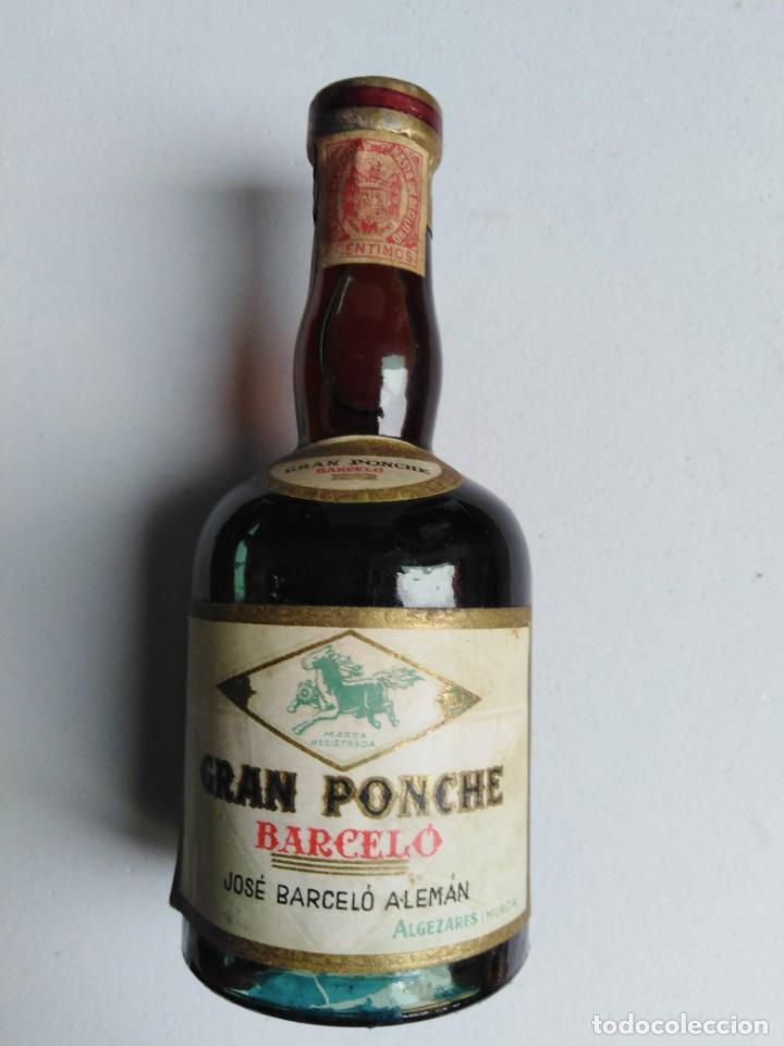 Botellas antiguas: Botella miniatura Gran Ponche Barcelo - Foto 1