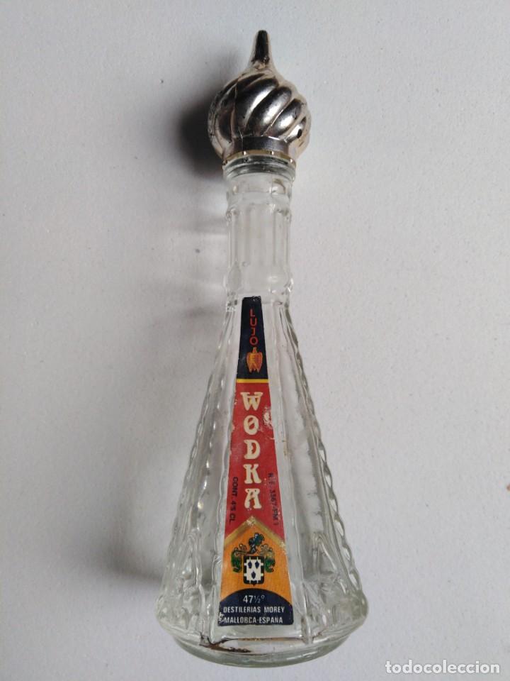 Botellas antiguas: Botella miniatura Vodka Lujo - Foto 2