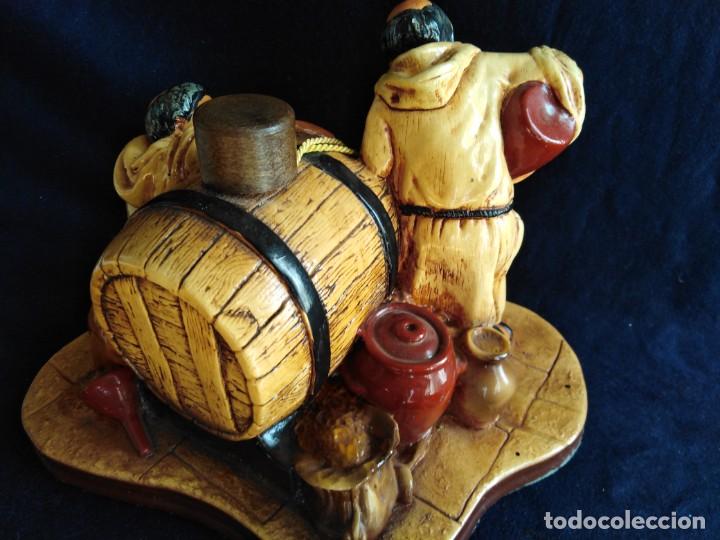 Botellas antiguas: Botella figura Brandy Reserva del Monasterio - Foto 5