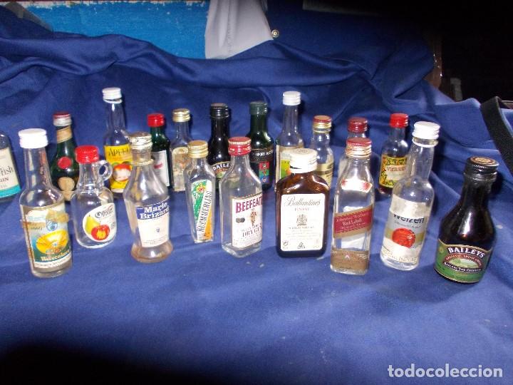 Botellas antiguas: botellitas de licores -20 - Foto 3