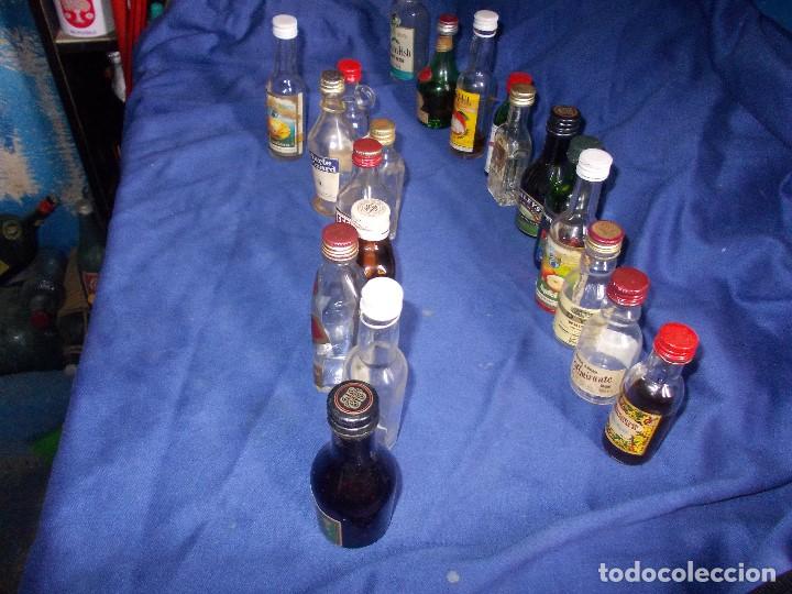 Botellas antiguas: botellitas de licores -20 - Foto 4