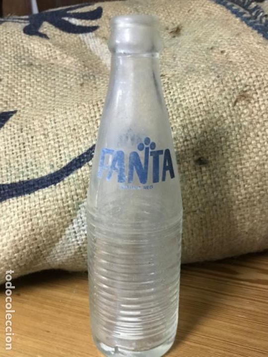 Botellas antiguas: Botella fanta - Foto 1