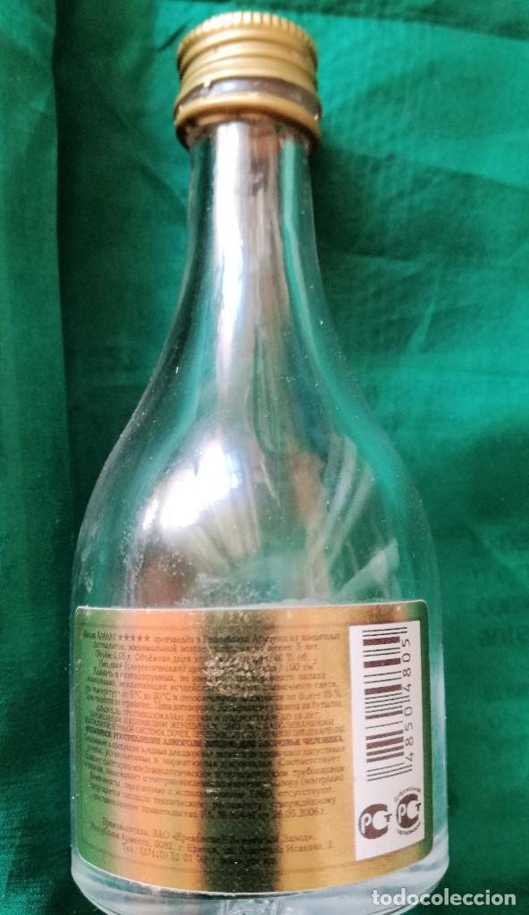 Botellas antiguas: BOTELLA MINIATURA de MITICO CO&Ntilde;AC ARARAT - Foto 3