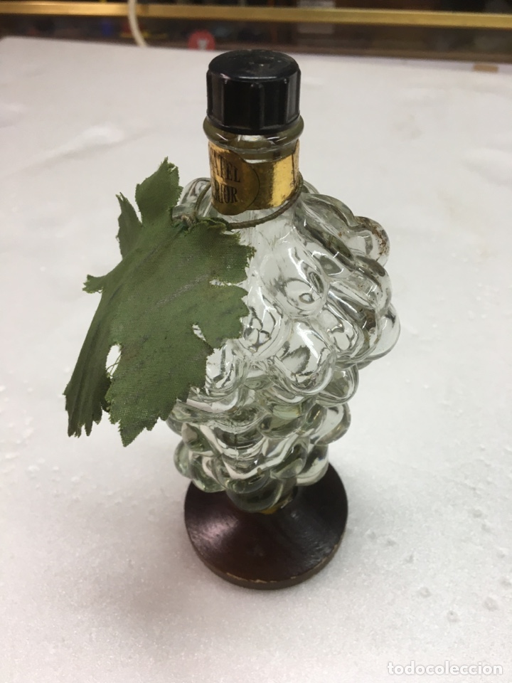 Botellas antiguas: Botella en forma de racimo de uva - Foto 1
