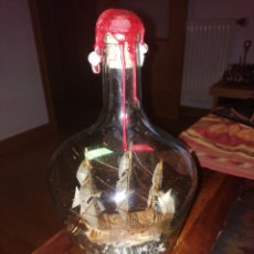 Botellas antiguas: BARCO DENTRO DE BOTELLA 27 CTM.