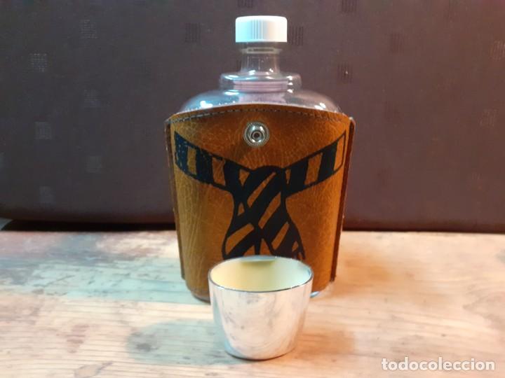 Botellas antiguas: Petaca licor Coronel Tappiocca - Foto 2
