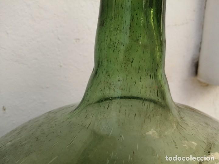 Botellas antiguas: Garrafas DAMAJUANA a grandes año 1900 de 16 litros arroba vino agua aceite oliva color verde antigua - Foto 2 - 203107265