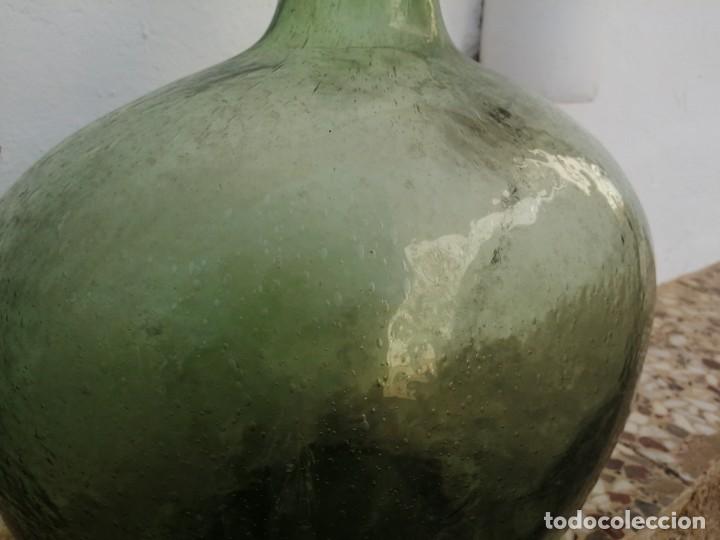 Botellas antiguas: Garrafas DAMAJUANA a grandes año 1900 de 16 litros arroba vino agua aceite oliva color verde antigua - Foto 6 - 203107265