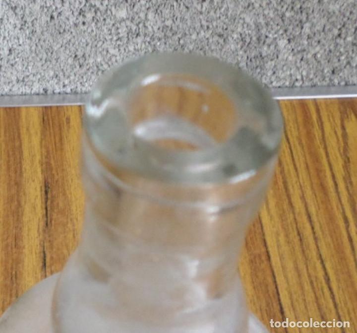 Botellas antiguas: Antigua botella cristal - Foto 3
