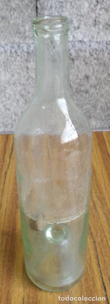 Botellas antiguas: Antigua botella cristal - Foto 2