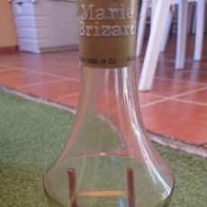 Botellas antiguas: BOTELLA LICOR ANIS MARIE BRIZARD BORDEAUX, OBRA MAESTRA, CON ESCALERA DENTRO. Lote 205437567