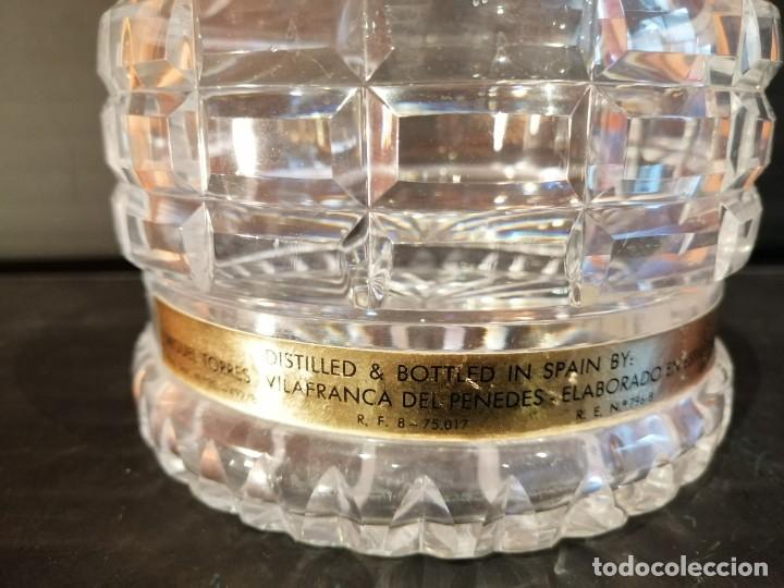 Botellas antiguas: BOTELLA VAC&Iacute;A DE BRANDY HONORABLE - Foto 6