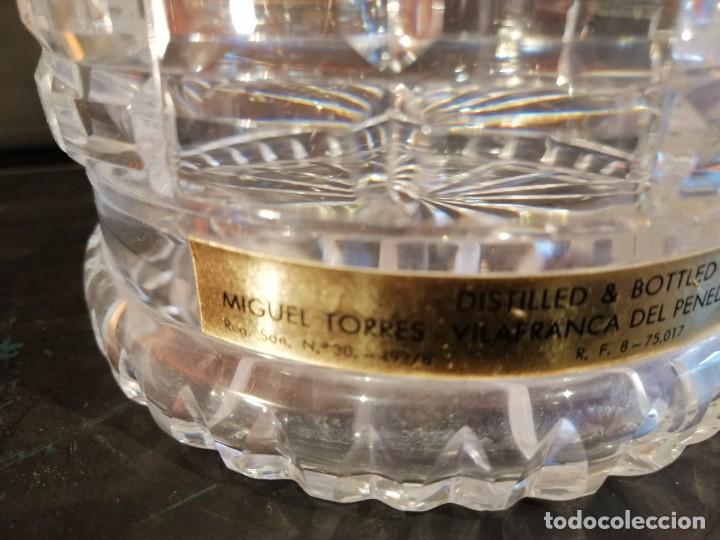 Botellas antiguas: BOTELLA VAC&Iacute;A DE BRANDY HONORABLE - Foto 7