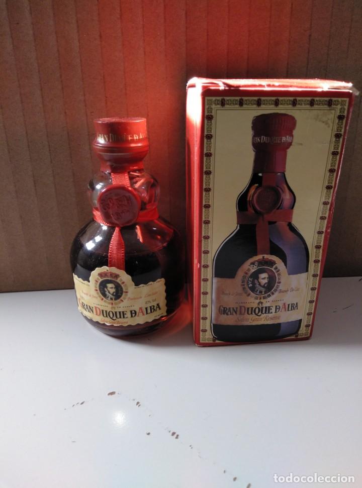 Botellas antiguas: BOTELLA MINIATURA GRAN DUQUE - Foto 1