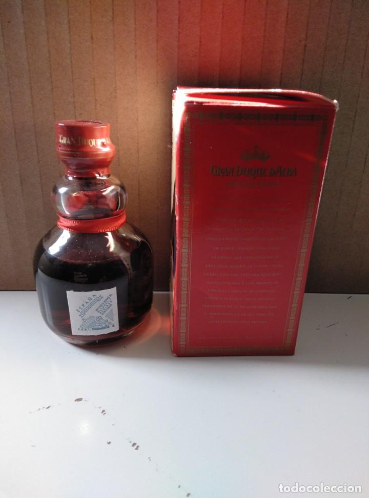 Botellas antiguas: BOTELLA MINIATURA GRAN DUQUE - Foto 2