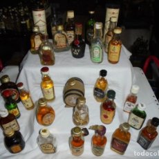 Botellas antiguas: 32 BOTELLINES DE WHISKY INCLUYE BARRIL OLD ST.ANDREWS VARIAS MARCAS VER FOTOS SIRVEN DE DESCRIPCION. Lote 209039711