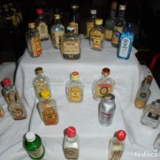 Botellas antiguas: 26 BOTELLINES DE GINEBRA VARIAS MARCAS VER FOTOS SIRVEN DE DESCRIPCION. Lote 209040590