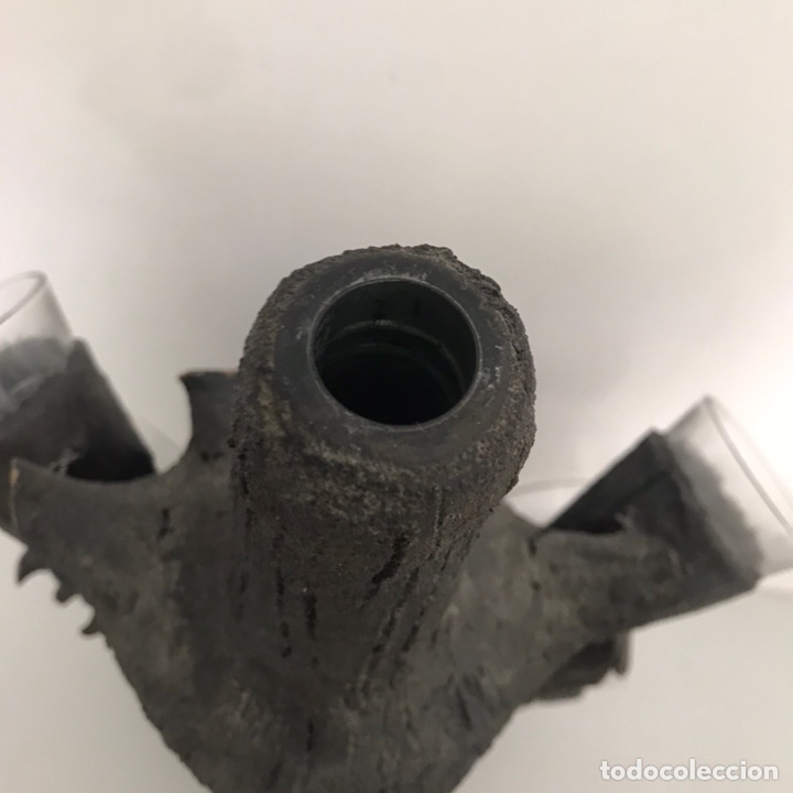 Botellas antiguas: BOTELLA VAC&Iacute;A ARTESANAL EN FORMA DE TRONCO - Foto 4
