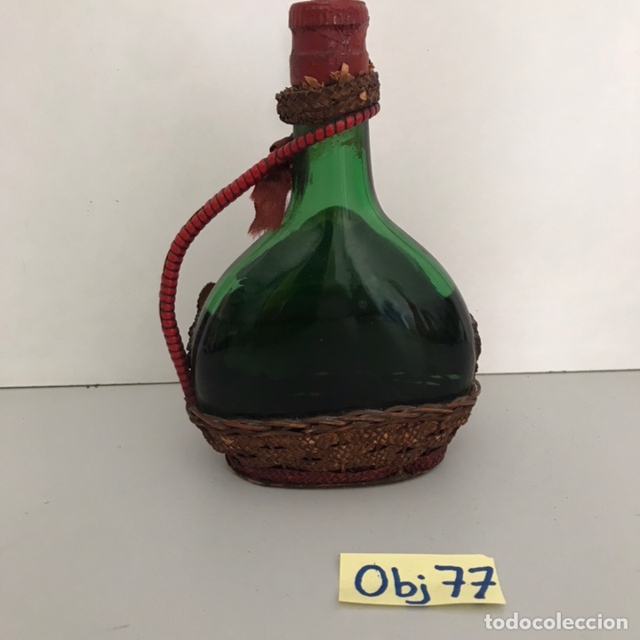 Botellas antiguas: PEQUE&Ntilde;A BOTELLA DE LICOR PINTADA A MANO - Foto 2