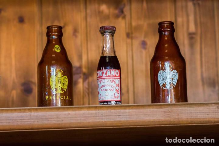 Botellas antiguas: Botellin El &Aacute;guila - Foto 2