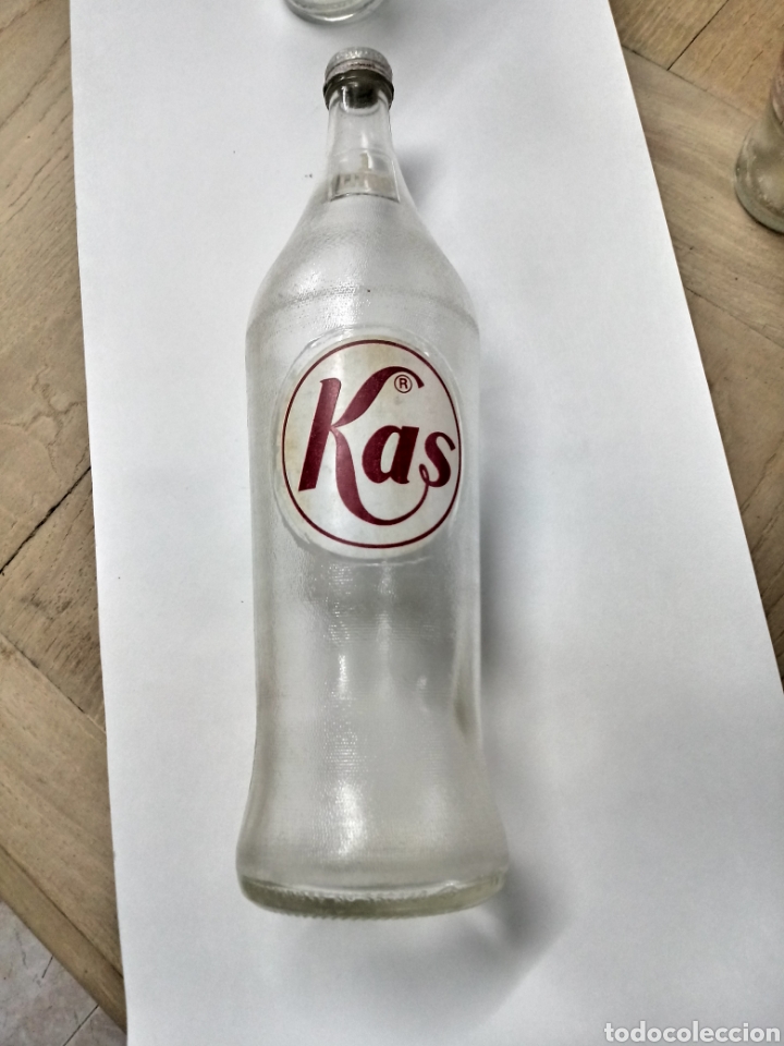 Botellas antiguas: Botellas y vaso de kas - Foto 2