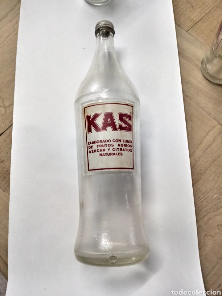 Botellas antiguas: Botellas y vaso de kas - Foto 3