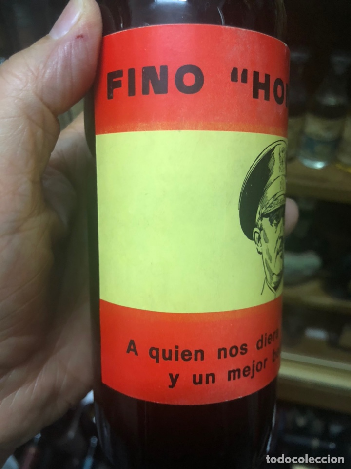 Botellas antiguas: FINO ”HOMENAJE” FRANCO. ESCASA Y DIFICIL. LLENA Y EN BUEN ESTADO. MORA CHACON - LUCENA (CORDOBA) - Foto 2 - 215806635