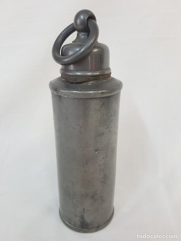 Botellas antiguas: Botella de peltre. 1900. - Foto 1