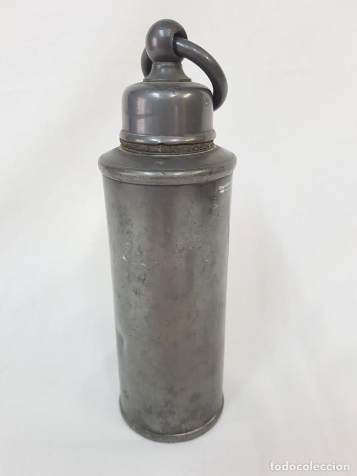 Botellas antiguas: Botella de peltre. 1900. - Foto 2