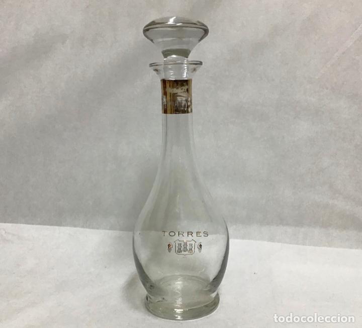 Botellas antiguas: BOTELLA DECANTADOR DE TORRES - Foto 1