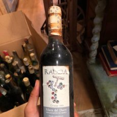 Botellas antiguas: BOTELLA DE RIBERA DEL DUERO ”RAUDA” - MEDIDAS 30CM / 75CL. Lote 217626696