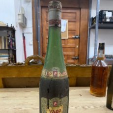Botellas antiguas: BOTELLA DE ROSADO ”YAGO” - MEDIDAS 36CM / 75CL. Lote 217713870