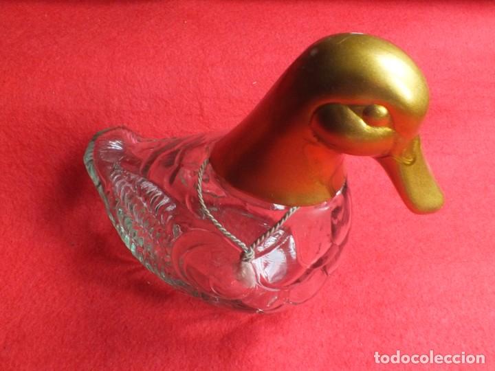 Botellas antiguas: BOTELLA LICORERA CON FORMA DE PATO - Foto 1