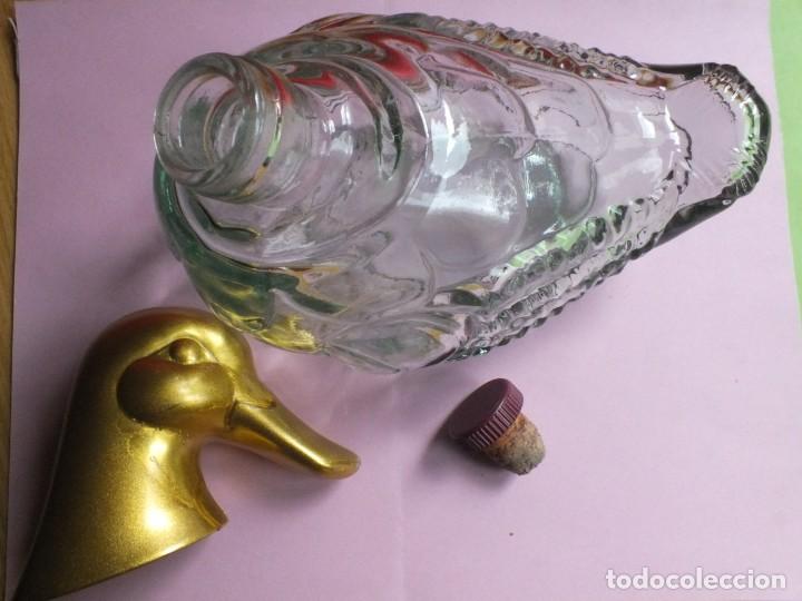 Botellas antiguas: BOTELLA LICORERA CON FORMA DE PATO - Foto 11