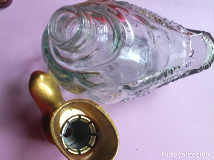 Botellas antiguas: BOTELLA LICORERA CON FORMA DE PATO - Foto 12