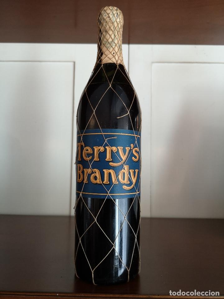Botellas antiguas: Botella Brandy Terry A&ntilde;os 50 - Foto 2