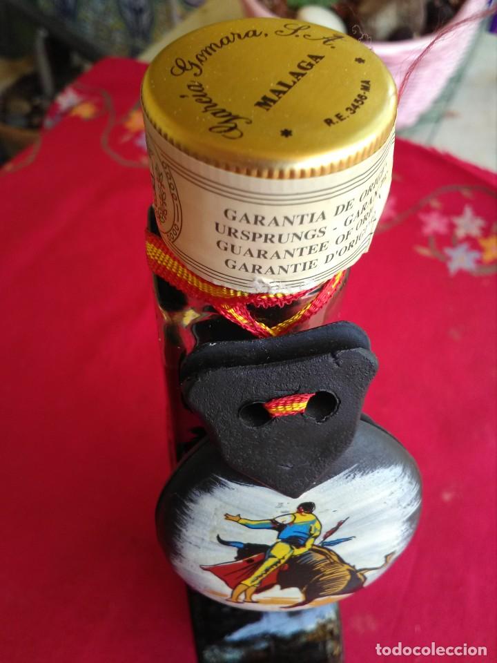 Botellas antiguas: Botella de Moscatel de M&aacute;laga - Foto 3