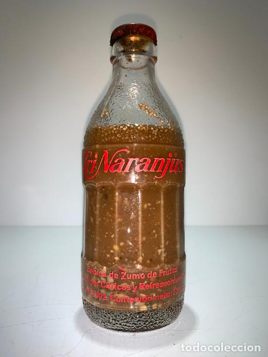 Botellas antiguas: ANTIGUA BOTELLA DE TRINARANJUS, LLENA - Foto 2