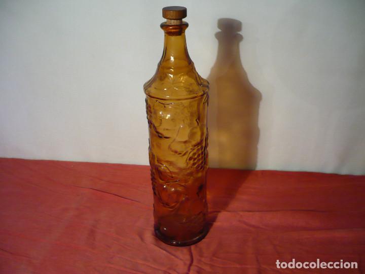 Botellas antiguas: Gran botella con Relieves - Foto 1