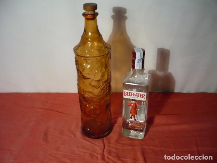 Botellas antiguas: Gran botella con Relieves - Foto 2