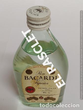 Botellas antiguas: MINI BOTELLA - RON - BACARDI - SIN USO CON SU PRECINTO - - Foto 1