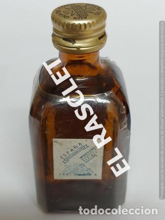 Botellas antiguas: MINI BOTELLA - COINTREAU - NUEVA SIN USO - CON SU PRECINTO - - Foto 2