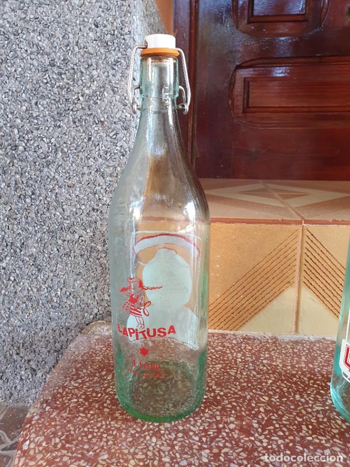 Botellas antiguas: Antigua botella de la pitusa - Foto 2