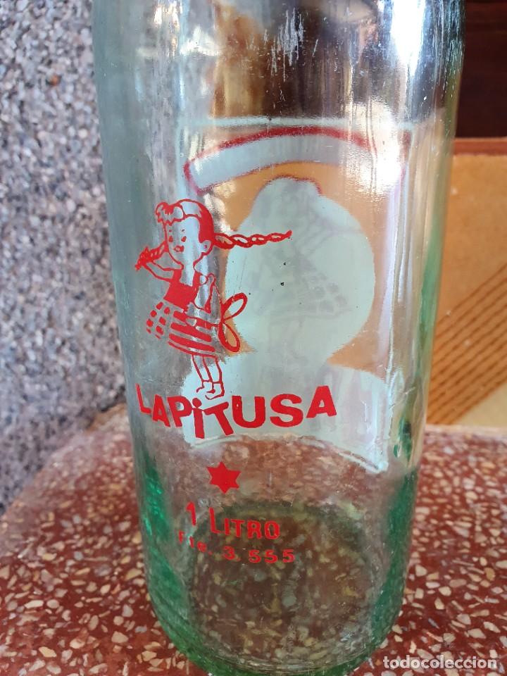 Botellas antiguas: Antigua botella de la pitusa - Foto 3