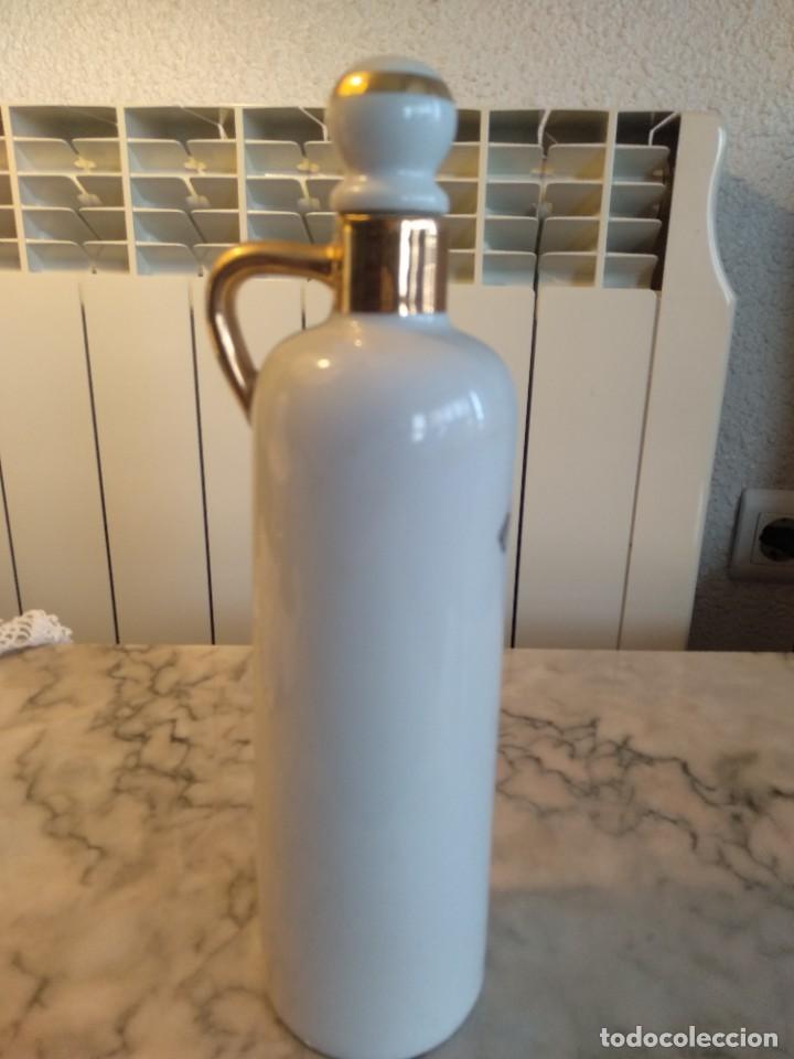Botellas antiguas: Botella cer&aacute;mica de brandy (vac&iacute;a) - Foto 3