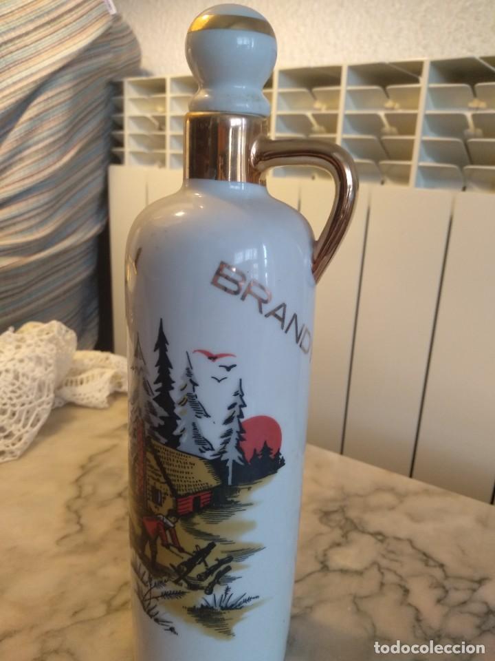 Botellas antiguas: Botella cer&aacute;mica de brandy (vac&iacute;a) - Foto 1
