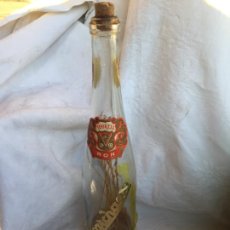 Botellas antiguas: ANTIGUA BOTELLA LICOR RON MORELL ESCARCHADO MANRESA SANT FRUCTOSO DE BAGES AÑOS 40-50. Lote 234134180